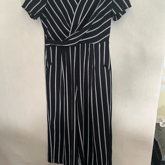Classic pinstripes cropped Jumpsuit - Picture 5 of 5